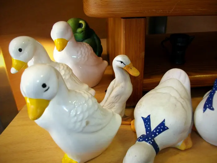 Gänse aus Porzellan