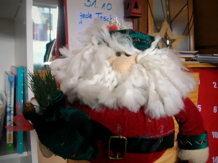 Weihnachtsmann aus Plüsch